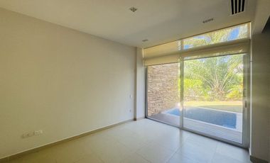 Departamento con acción sin muebles en renta en planta baja en Anthea, YCC