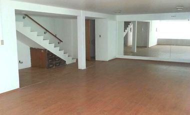 CASA EN VENTA CON USO DE SUELO COMERCIAL, EN LAS ARBOLEDAS, ATIZAPÁN