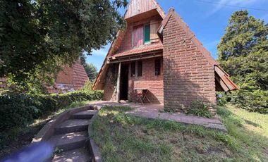 VENTA CASA ALPINA 3 AMBIENTES QUINCHO ACANTILADOS
