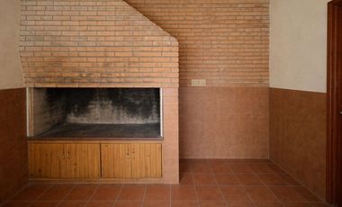 VENTA CASA ALPINA 3 AMBIENTES QUINCHO ACANTILADOS