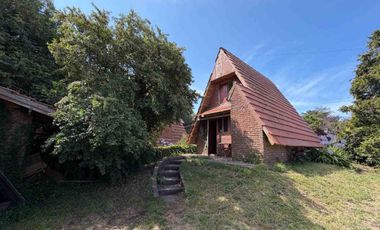 VENTA CASA ALPINA 3 AMBIENTES QUINCHO ACANTILADOS