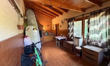 VENTA CASA ALPINA 3 AMBIENTES QUINCHO ACANTILADOS