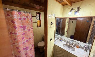 VENTA CASA ALPINA 3 AMBIENTES QUINCHO ACANTILADOS