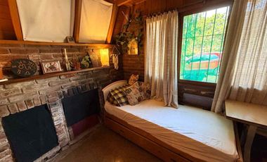 VENTA CASA ALPINA 3 AMBIENTES QUINCHO ACANTILADOS
