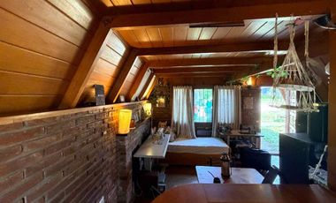 VENTA CASA ALPINA 3 AMBIENTES QUINCHO ACANTILADOS