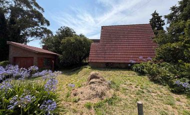 VENTA CASA ALPINA 3 AMBIENTES QUINCHO ACANTILADOS