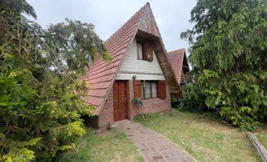 VENTA CASA ALPINA 3 AMBIENTES QUINCHO ACANTILADOS