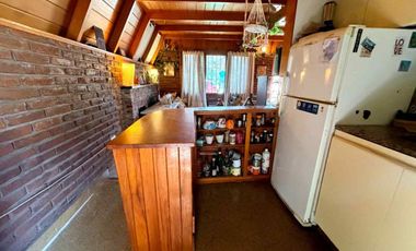 VENTA CASA ALPINA 3 AMBIENTES QUINCHO ACANTILADOS