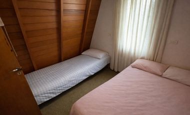 VENTA CASA ALPINA 3 AMBIENTES QUINCHO ACANTILADOS
