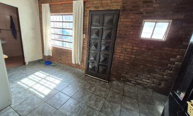 Casa 3 ambientes en venta en Sarandi Oportunidad