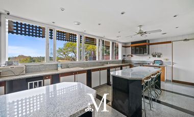 Casa quinta estilo Tudor Ingles Mansion con pileta, gimnasio, jardin y vista al rio 6 dormitorios