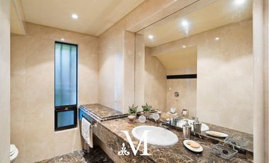 Casa quinta estilo Tudor Ingles Mansion con pileta, gimnasio, jardin y vista al rio 6 dormitorios