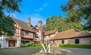 Casa quinta estilo Tudor Ingles Mansion con pileta, gimnasio, jardin y vista al rio 6 dormitorios