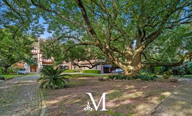 Casa quinta estilo Tudor Ingles Mansion con pileta, gimnasio, jardin y vista al rio 6 dormitorios