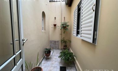 Venta de casa 3 ambientes con cochera en Wilde