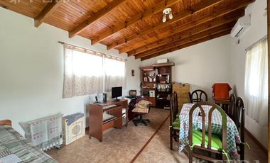 Venta de casa 3 ambientes con cochera en Wilde