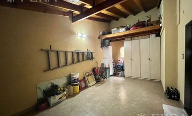 Venta de casa 3 ambientes con cochera en Wilde