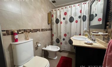 Venta de casa 3 ambientes con cochera en Wilde