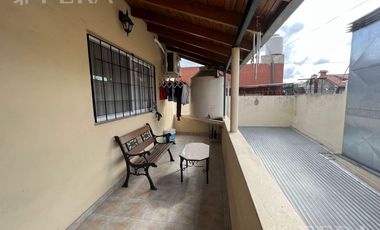 Venta de casa 3 ambientes con cochera en Wilde