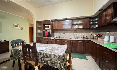 Venta de casa 3 ambientes con cochera en Wilde