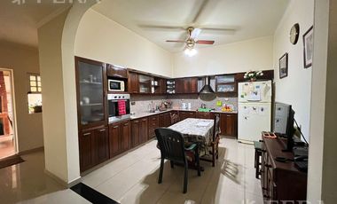 Venta de casa 3 ambientes con cochera en Wilde