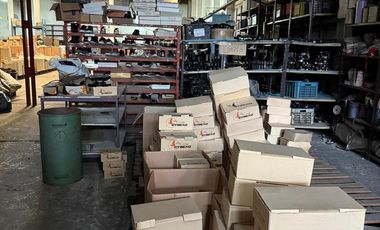 ALQUILER DE DEPOSITO  DE 1351 M2 CON OFICINAS EQUIPADAS  EN BOEDO