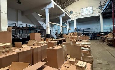 ALQUILER DE DEPOSITO  DE 1351 M2 CON OFICINAS EQUIPADAS  EN BOEDO