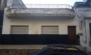 Amplia casa con 5 dormitorios, patio y terraza