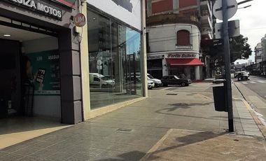 Alquiler de Local en esquina en Saavedra