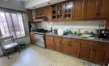 Venta casa 5 ambientes con cochera en Wilde