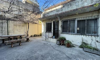 Venta casa 5 ambientes con cochera en Wilde