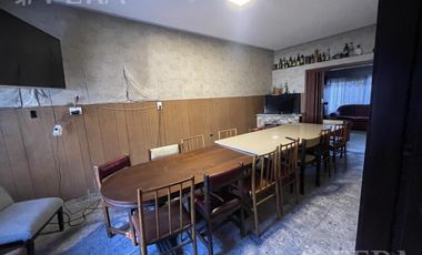 Venta casa 5 ambientes con cochera en Wilde