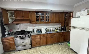 Venta casa 5 ambientes con cochera en Wilde