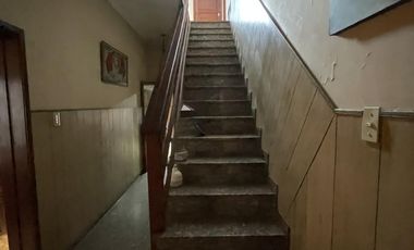 Venta casa 5 ambientes con cochera en Wilde