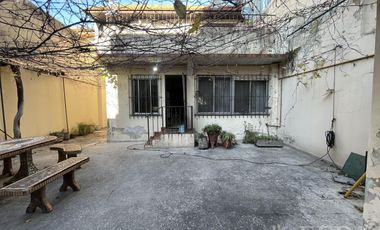Venta casa 5 ambientes con cochera en Wilde
