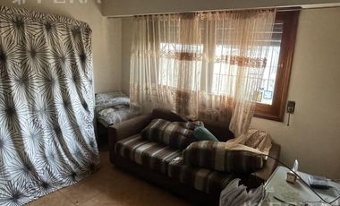 Venta casa 5 ambientes con cochera en Wilde