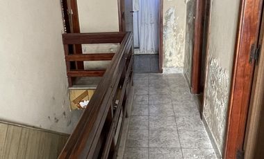 Venta casa 5 ambientes con cochera en Wilde