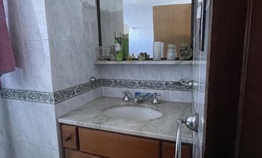 Venta casa 5 ambientes con cochera en Wilde