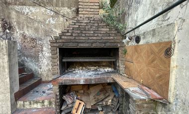 Venta casa 5 ambientes con cochera en Wilde