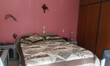 Excelente casa de 5 ambientes sobre terreno propio, en excelente estado super luminosa