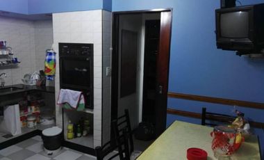 Excelente casa de 5 ambientes sobre terreno propio, en excelente estado super luminosa