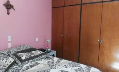 Excelente casa de 5 ambientes sobre terreno propio, en excelente estado super luminosa