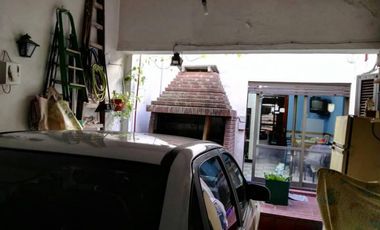 Excelente casa de 5 ambientes sobre terreno propio, en excelente estado super luminosa