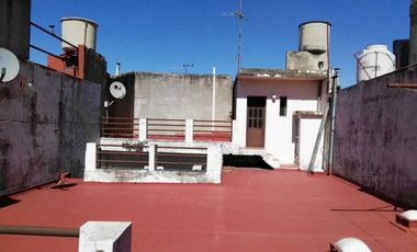 Excelente casa de 5 ambientes sobre terreno propio, en excelente estado super luminosa