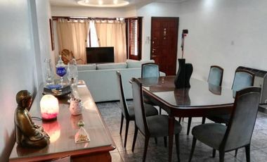 Excelente casa de 5 ambientes sobre terreno propio, en excelente estado super luminosa