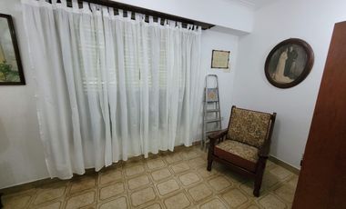 Casa en  venta City Bell 2 dormitorios   casa huéspedes 1 dormitorio lote 2500 m2