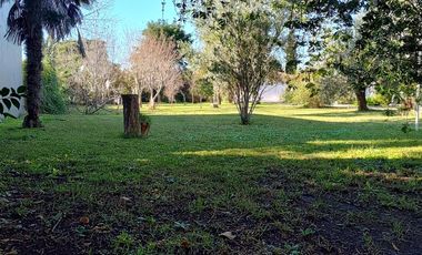 Casa en  venta City Bell 2 dormitorios   casa huéspedes 1 dormitorio lote 2500 m2