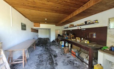 Casa en  venta City Bell 2 dormitorios   casa huéspedes 1 dormitorio lote 2500 m2