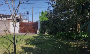 Casa en  venta City Bell 2 dormitorios   casa huéspedes 1 dormitorio lote 2500 m2