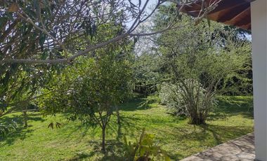 Casa en  venta City Bell 2 dormitorios   casa huéspedes 1 dormitorio lote 2500 m2